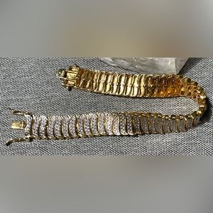 Glittery, fluid gold tone and faux diamond vintage bracelet